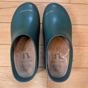 Garden Heir Green Clogs